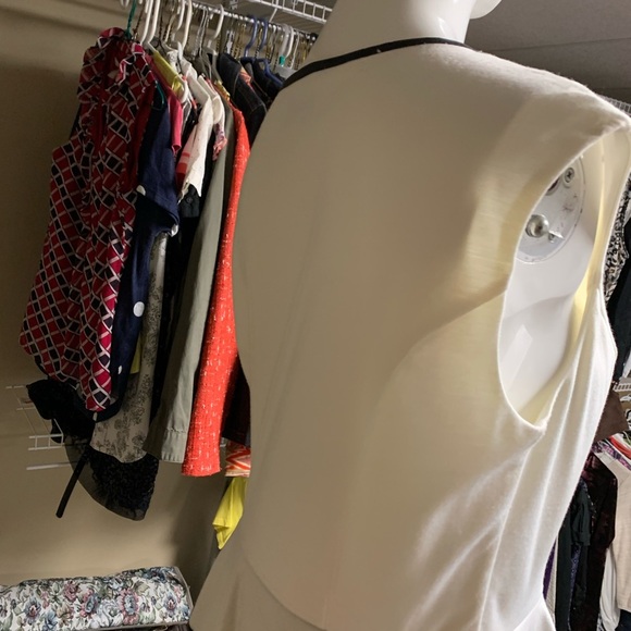 En focus studio dress - Picture 3 of 4